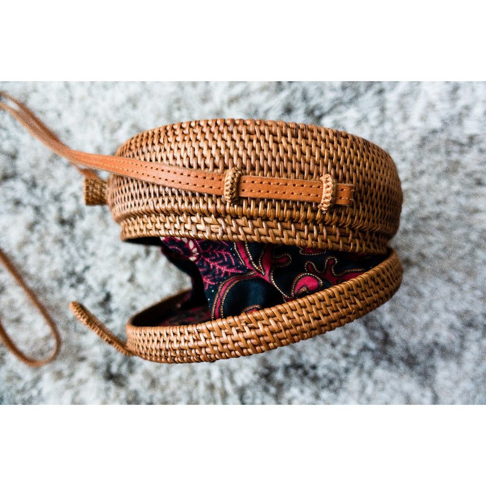 Balinese Rattan Bag (Round) - Picture 8 of 13